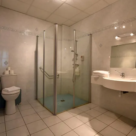 Otel Et Les Platanes 3*